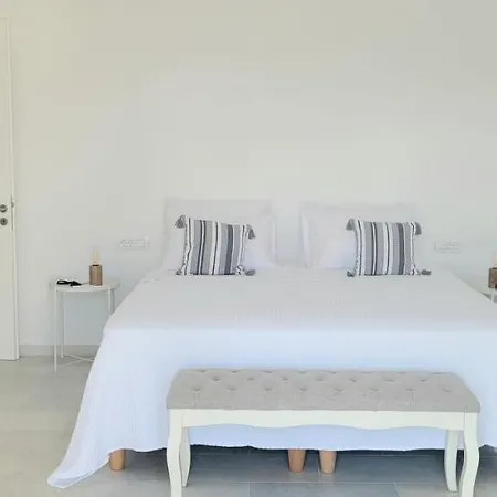 Villa Celine Alikí
