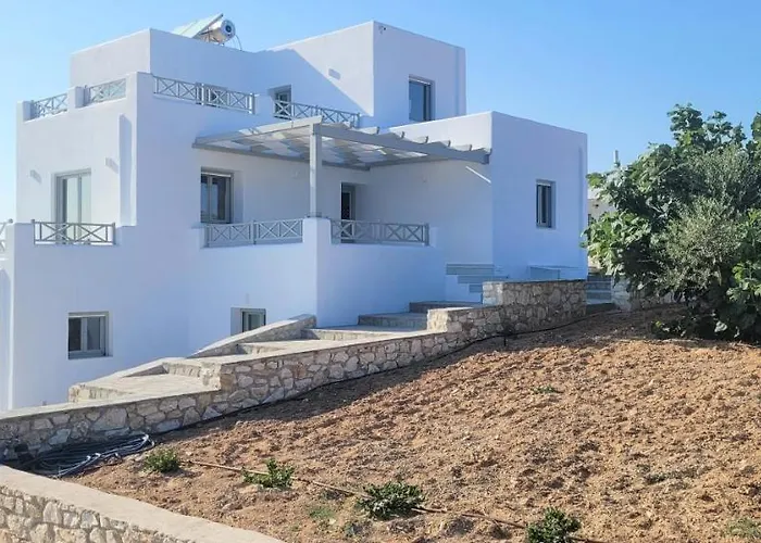 Celine Villa Alikí